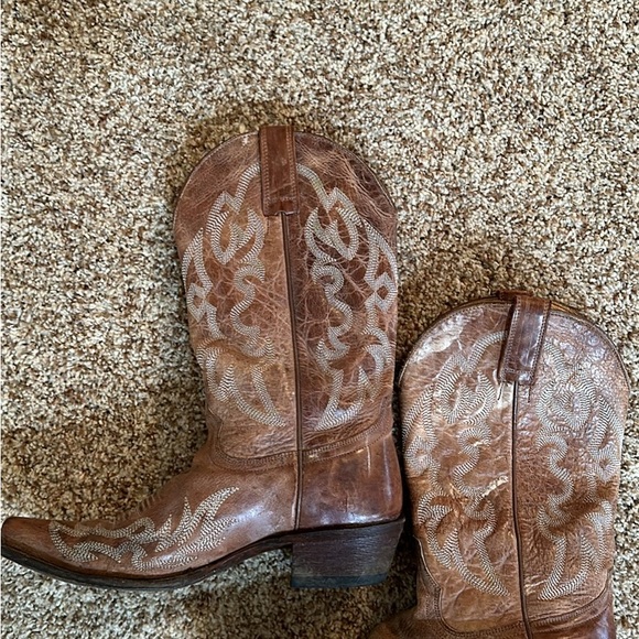 Shyanne Shoes - Brown Western Cowboy Boots with Embroidered Design